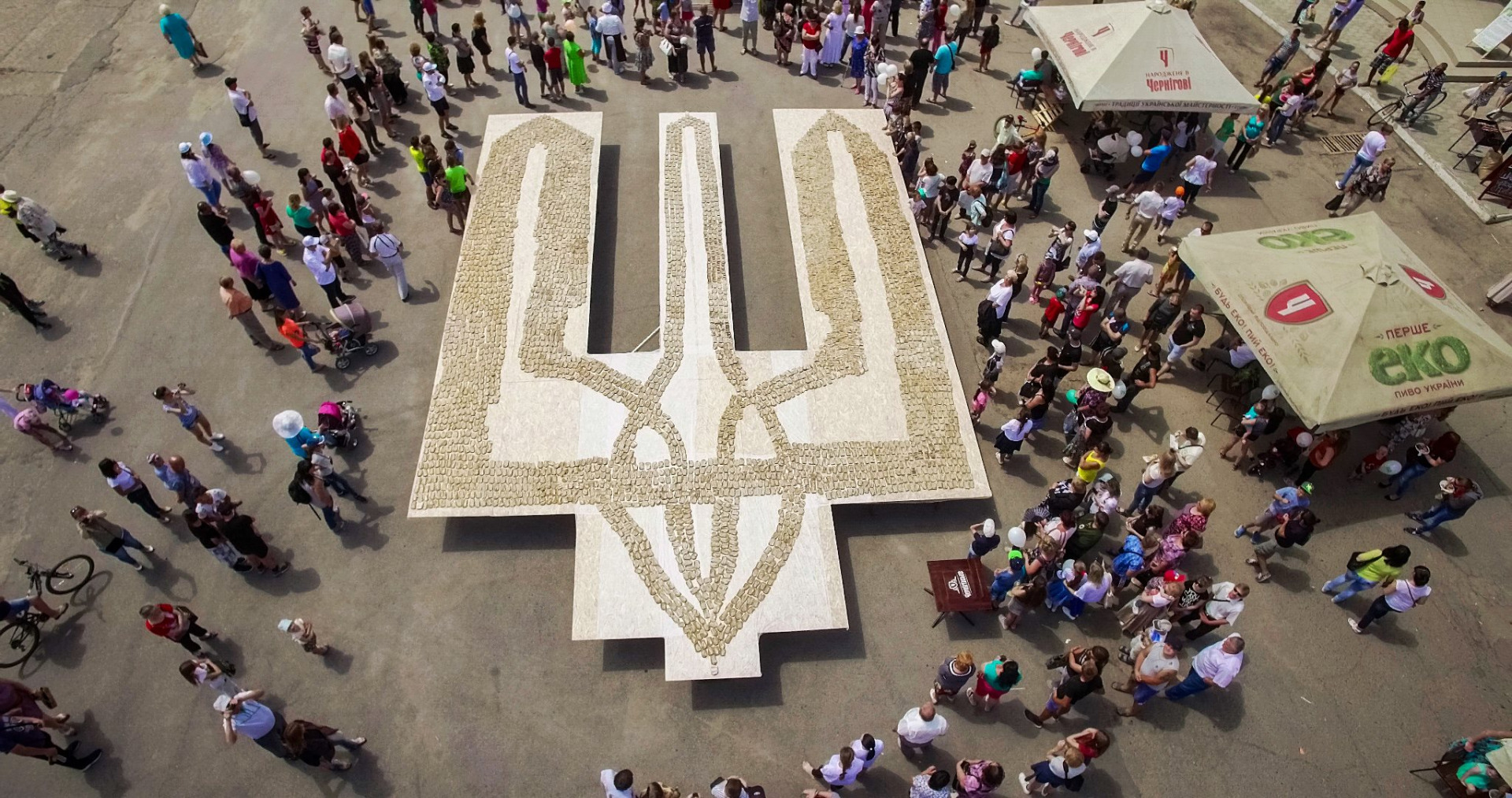 Герб Украины из сала